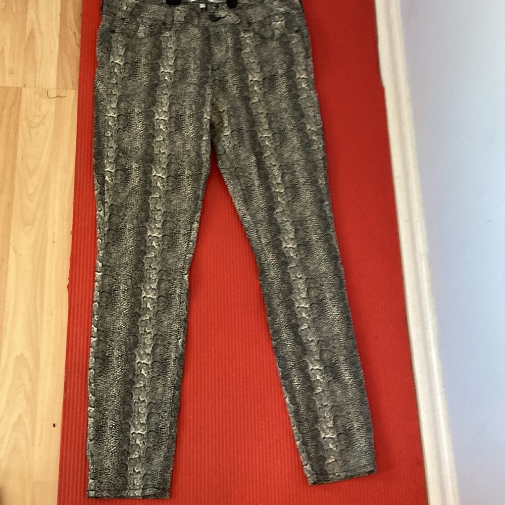 Paige Verdugo ultra skinny- ALTERED